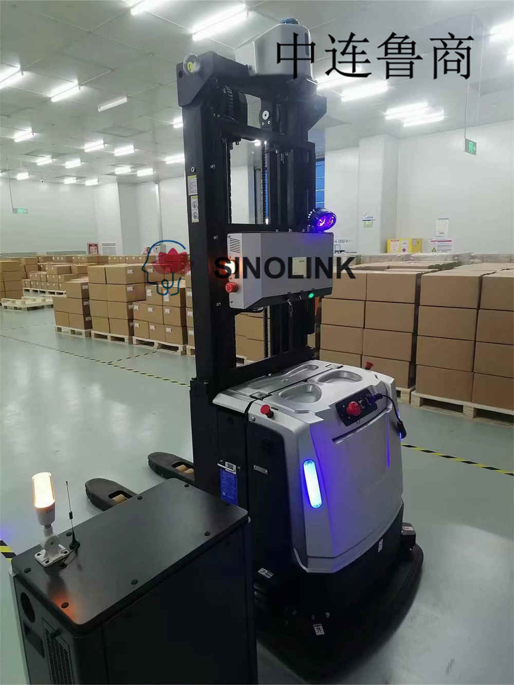 物料搬运中的自主移动机器人 (AMR)