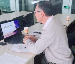 厄瓜多尔客户签署自动堆垛、捆扎、缠绕、护角包装系统项目订单协议