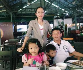 拜访老挝客户自动旋转臂拉伸包装机新项目