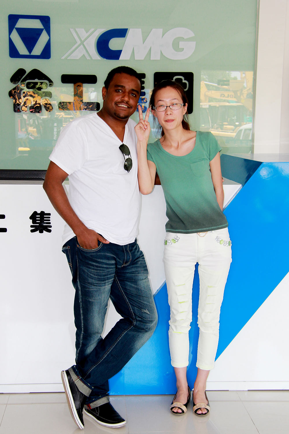 Clients From Ethiopia Signing Contracting For Construction Roller